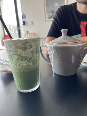 Green smoothie and black tea   at Holy Cow Lounge in Edinburgh
