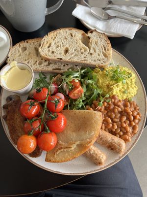 Full breakfastt  at Holy Cow Lounge in Edinburgh