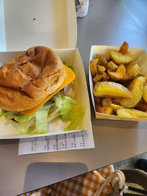 Quick service at Magdalena Food & Fun in Postojna