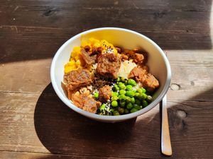Vegan bowl at Frau Gerolds Garten in Zurich