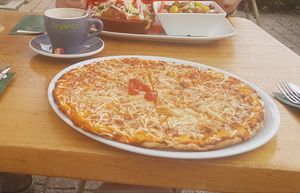 Vegan pizza and kapsalon at Vegan Food Bar in Huizen