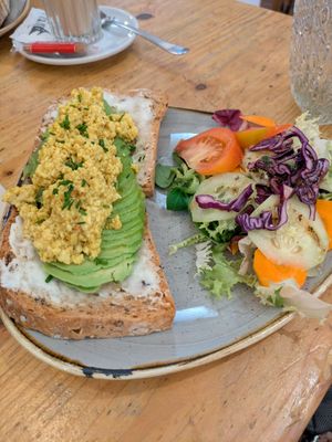 Vegan avocado toast at Café Floh in Barcelona