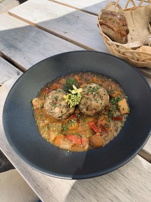 Kartoffelgulasch mit veganen Knödeln at Hotel Steineggerhof in Collepietra