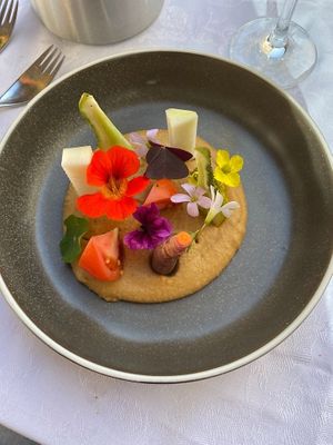 Linsenaufstrich mit Gemüsesticks at Hotel Steineggerhof in Collepietra