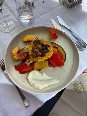 Hafer-Mais-Taler mit Grillgemüse at Hotel Steineggerhof in Collepietra