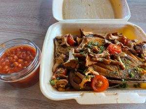 Geschmorte Süßkartoffeln mit Pfifferlingen und Bolognesesoße at Gasthaus Stuckatz in Sallgast