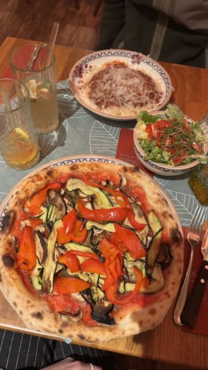 Vegan pizza en spaghetti met linzenbolognaise  at Am Rathaus in Fuessen