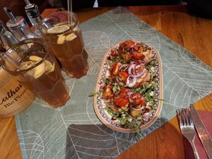 Bruschetta with tomatoes, onions and kapers at Am Rathaus in Fuessen