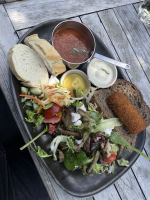 Vegan “12 uurtje” for lunch  at Délicat in Hoenderloo