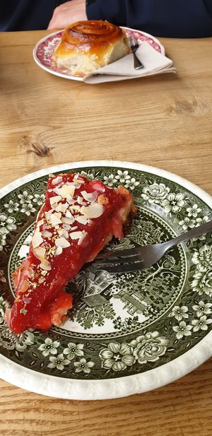 Vegan strawberry cake at Hofbäckerei Bornhorst in Kiel