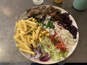 vegan döner plate at Adieu Paris - Döner Chérie in Cologne
