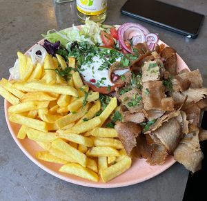 Döner plate  at Adieu Paris - Döner Chérie in Cologne
