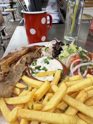 Veganer Dönerteller  at Adieu Paris - Döner Chérie in Cologne