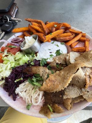Veganer Döner Teller mit Süßkartoffel Pommes   at Adieu Paris - Döner Chérie in Cologne