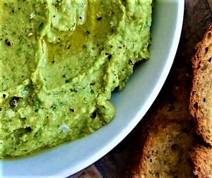 Guacamole with fresh toast at Aubergini in Amsterdam
