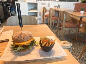 Super yummy food and nice friendly atmosphere. Poke bowl was amazing 👌  at Aubergini in Amsterdam