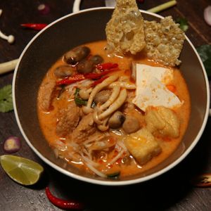 Tom yum noodle with vegan “minced pork” & crispy bean curd - GUAY TIEW TOM YAM at Mali Vegan Thai in South West London