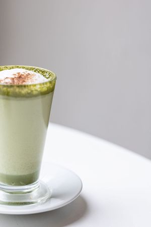 Matcha con bebida de avena at AUYAMA real food in Tenerife