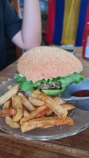 Burger at El Rincon Colombiano in El Valle De Anton
