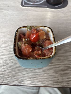 Lekker veganistisch, niet vergeten op voorhand te zeggen dat je vegetarisch of veganistisch bent, anders krijg je een gewoon voorgerechtje proefje  at MISTRAL in Bree