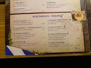 Einige vegane Speisen, gut gekennzeichnet.  at Hofbräu Wirtshaus am Speersort in Hamburg