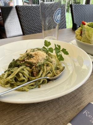 Linguine mit Basilikumpesto und Ofentomaten  at Restaurant am Piburger See in Oetz