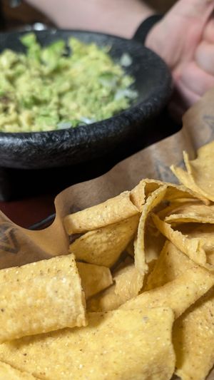 Wacamole y nachos at Foster's Hollywood in Vinaros