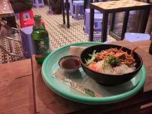 Seitan bowl and a Saigon beer at Chi Thu - Leopoldstraße in Munich