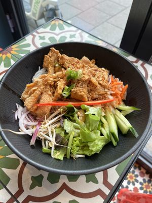 BUN CHAY - rice noodle salad with crispy tofu! Delicious #Veganuary at Chi Thu - Leopoldstraße in Munich