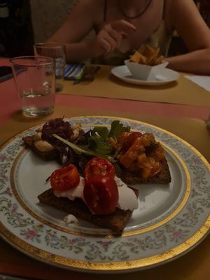 Tris di crostini at Fefino in Trani