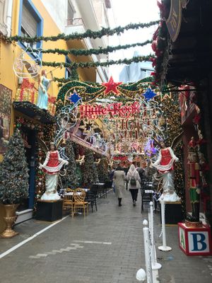 Little Kook outside decor at Little Kook in Athens