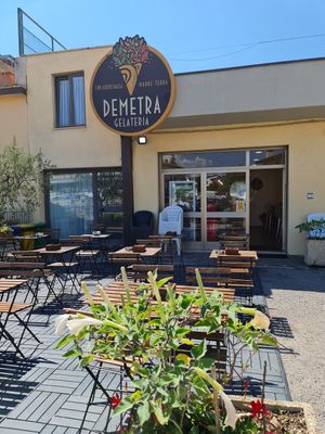 Store and seating area at Gelateria Naturale Demetra in Assisi
