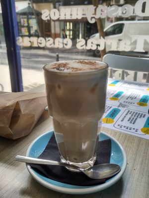 Iced soy latte at Dídola in Zaragoza