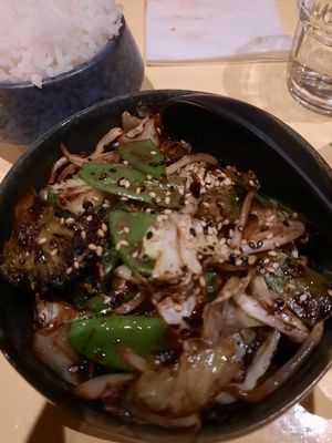 Okra met witte rijst at Veganees in Amsterdam