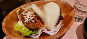 Bun with oyster mushrooms ans crispy tempeh at Veganees in Amsterdam