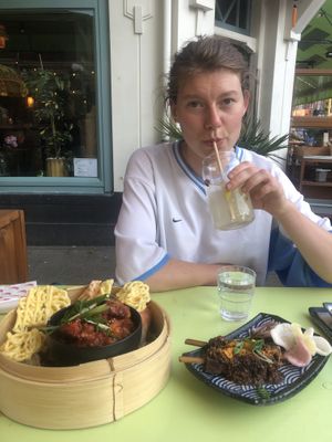 Street food basket, en sate!   at Veganees in Amsterdam