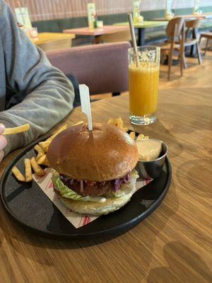 Lekkere vullende soep  at Veganees in Amsterdam