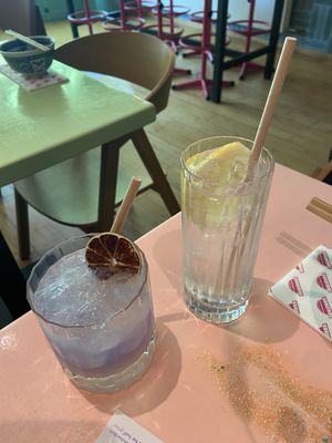 Magic margerita (good, but strong tequila taste) and Bombay tonic (good)  at Veganees in Amsterdam