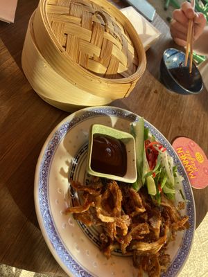 Peking pancakes: very good. The oyster mushrooms were fried and the sauce was delicious  at Veganees in Amsterdam