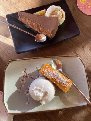 Chocolate ganache with vanilla ice-cream (very good and creamy) and Mango cheesecake with coconut ice-cream (very tasty and fresh/fruity). Both are from Holtkamp. at Veganees in Amsterdam