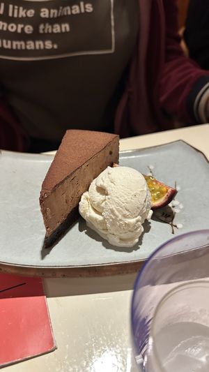 Chocolate mousse cake 5/5 🏆  at Veganees in Amsterdam