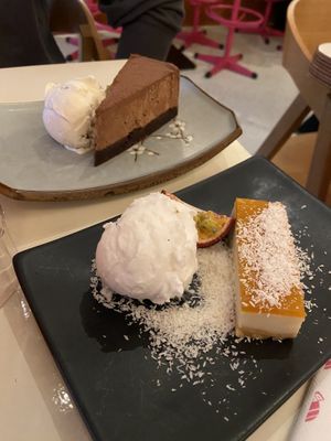 Chocolate pie with vanilla ice-cream (fantastic) and mango cheesecake with coconut ice-cream (nice). Both pies are by Holtkamp. at Veganees in Amsterdam