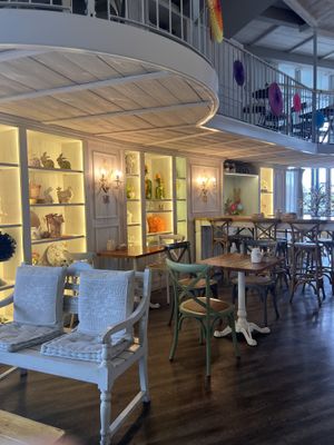 Interni della pasticceria   at La Patisserie in Cassola