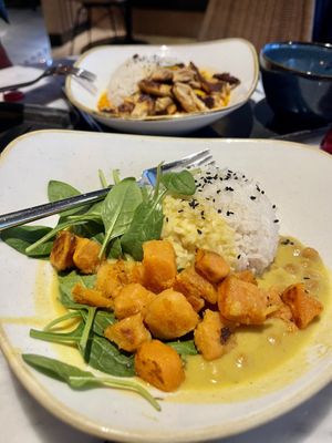 Yellow sweet potatoe curry   at Dean & David - Makartplatz in Salzburg