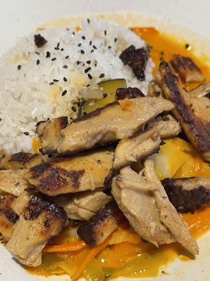 Red curry with vegan chicken   at Dean & David - Makartplatz in Salzburg