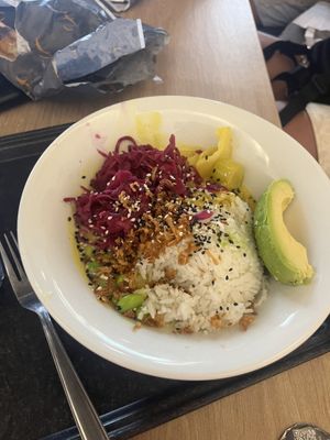 vegan mango curry w avocado + edamame   at Dean & David - Makartplatz in Salzburg