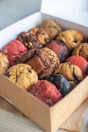 Caja 16 Cookies at La Tribu - Pastelería Vegana in Barcelona