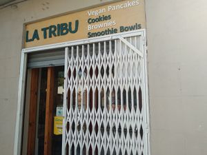 Timetable not correct. It is closed at 16.30 at La Tribu - Pastelería Vegana in Barcelona