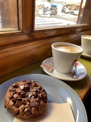 Chocolate double at La Tribu - Pastelería Vegana in Barcelona