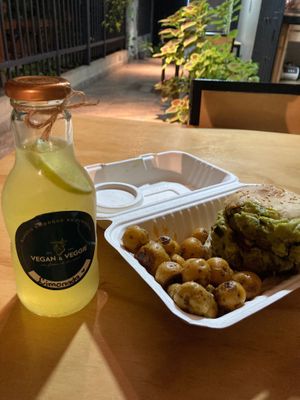 La bella veggie doble (delivery) at Vegan & Veggie in Medellin